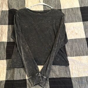 Long sleeve crop top.